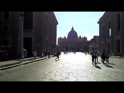 Caminhando em direção à Basílica de São Pedro (Cidade do Vaticano) saindo de Roma (Via della Conciliazione)