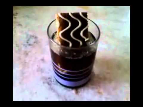 Guardate la reazione della merendina immersa nella coca cola