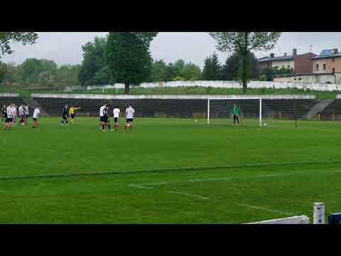 CLJ U-17 Górnik Zabrze -GKS Tychy 2:0 Mateusz Bartusik broni rzut karny (stan 0:0).