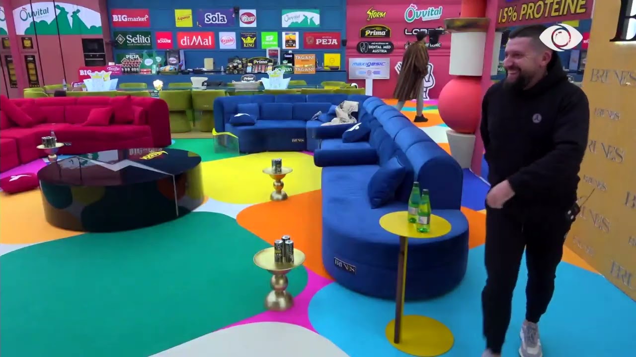 Momente gazmore/ Indriti i mbyll derën Danjës, të qeshura mes banorëve