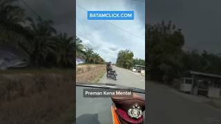 Download lagu Cegat Mobil Polisi, Preman Kena Mental #polisi #polisiindonesia #preman #batam #batamclick#shorts mp3