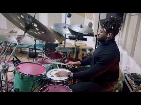 See How Benjamin James plays both Indian and Nigerian Groove together
