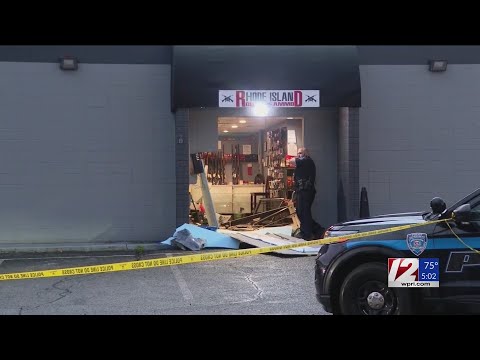 5 suspects sought in Warwick smash-and-grab