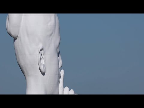 Los Reyes visitan el estand de EL MUNDO en Arco