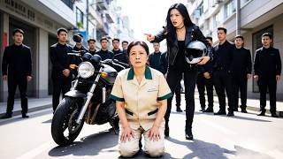 任人欺負的女保潔竟是首富夫人！富家女當場逼她下跪，下秒得知她是自己的親生母親後悔痛哭！#drama #情感 #逆襲 #movie #親情