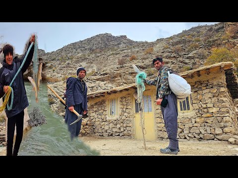 The difficult journey of the Telva family to the old land😱🏡Fishing by Mehran🌊🎣