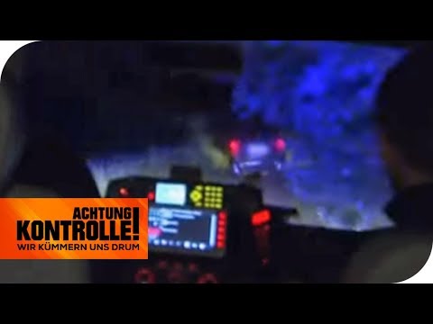 Wilde Verfolgungsjagd mit der Polizei: Warum flüchtet der Mann? | Achtung Kontrolle | kabel eins