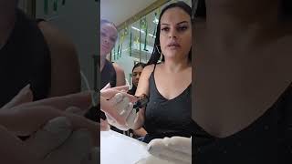 Tem a forma correta de passar o esmalte