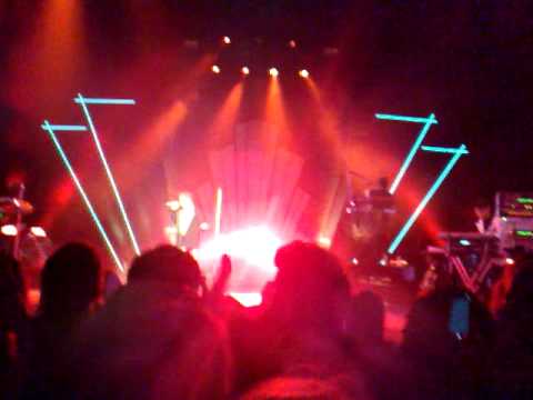 La Roux In for the Kill