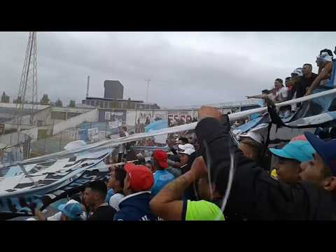 "Los Villeros-Cerro.. para ser de la villa a vos te falta huevoâ™ª" Barra: Los Villeros • Club: Cerro