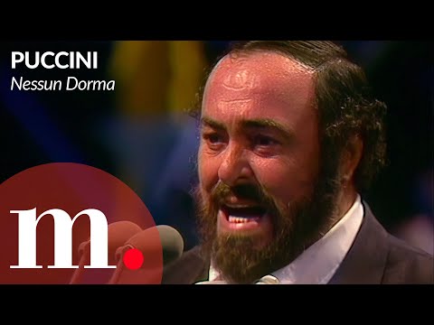 Luciano Pavarotti in a legendary performance of Nessun Dorma in Hyde Park