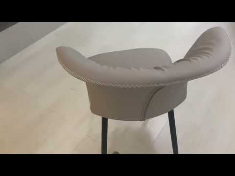 Sedia Core colore beige con gambe in metallo nero