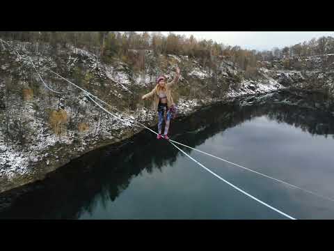 Podpoř Outdoorový Film FLOW: Příběhy žen z řek, skal a nebes