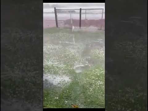 FORTE CHUVA DE GRANIZO ATINGE VENDA NOVA DO IMIGRANTE ES E CAUSA ESTRAGOS
