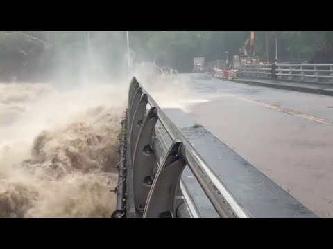 Hawaii flooded by Lala with thousands without power