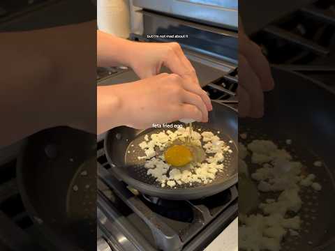 trying the viral feta fried eggs 🍳
