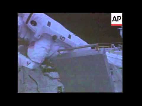 USA/SPACE: RUSSIAN COSMONAUT COMPLETES SPACE WALK