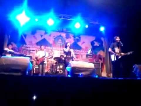 Evony Arty - Terlatih patah hati (at SMADA Pekalongan)