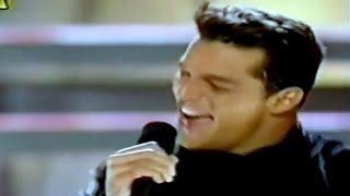 Ricky Martin - Ay Ay Ay It&#39;s Christmas (Music Video)