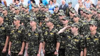 preview picture of video 'Новобранцы исполняют гимн Украины после принятия присяги!'