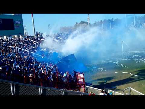 "Recibimiento (La Brava) / Alvarado 0 - 1 Dep. Roca" Barra: La Brava &bull; Club: Alvarado