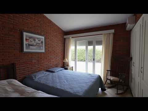 Video de YouTube - Casa en Punta del Este, Parada 7 de playa Brava