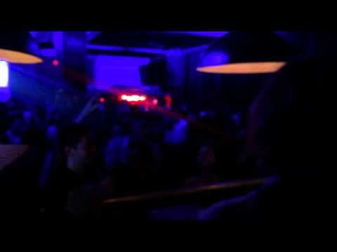 Sebastian Voigt starting his set at [SNK/PK026] Wilden Renate showcase at Billares Londres