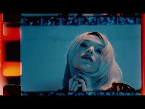 Lolo Zouaï - Blue (Official Video)