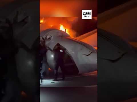 EUA: vítimas de acidente com jato são resgatadas em meio ao fogo