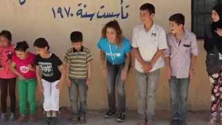 preview picture of video 'Elisabetta Canalis visita con l'UNICEF i bambini siriani rifugiati in Libano'