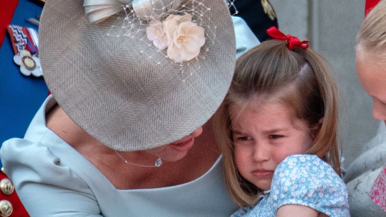See Kate’s lightening-quick mom reflexes when Charlotte falls on the Palace balcony