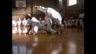 Batizado Capoeira União 2012: Professor Grilo e Sardão vadiando