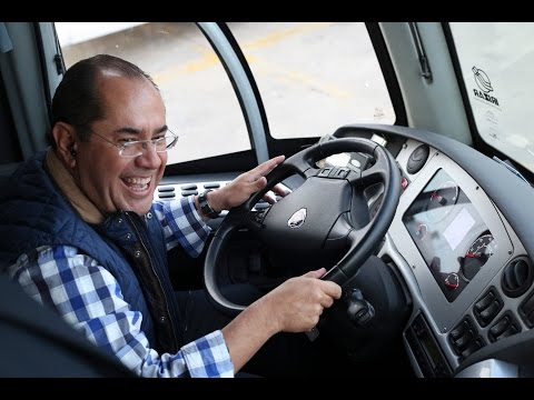 079 Los Metiches | Carlos Martín conduce autobús de Estrella Roja