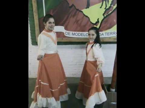 A.T. Poncho Branco /Prenda Chinoquinha e Mirim