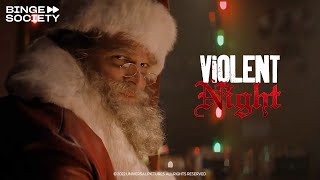 Violent Night (2022) : Le Père Noël discute avec un autre Père Noël