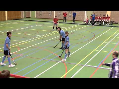 HCP JC1 - HGC JC2 - Zaalhockey van Hockey Club Pijnacker Team JC1 - 23 januari 2011