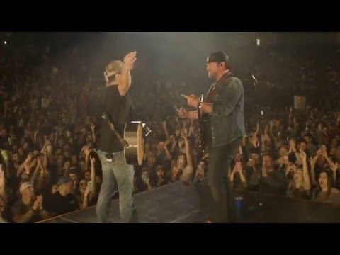 Tyler Farr - "A Guy Walks Into A Bar' Live In Youngstown, OH