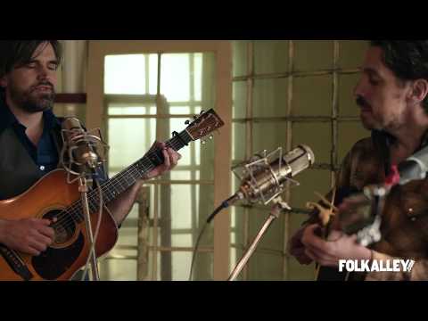 Folk Alley Sessions: The Murphy Beds - "Blackwater Side"