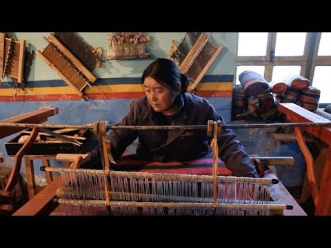 O renascimento do artesanato tradicional beneficia moradores necessitados