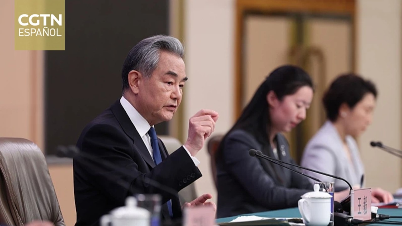 Cooperación de beneficio mutuo China-Países Bajos responde a intereses comunes, afirma Wang Yi