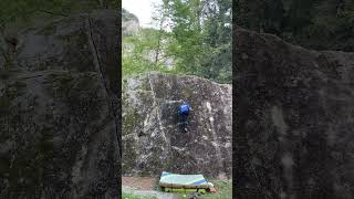 Video thumbnail de Problem A (Boulder 2, La Plana), 5a. Val Daone