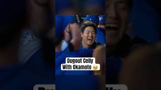 The dugout got together in Kazuma Okamoto’s gratitude circle to celebrate his home run ????????