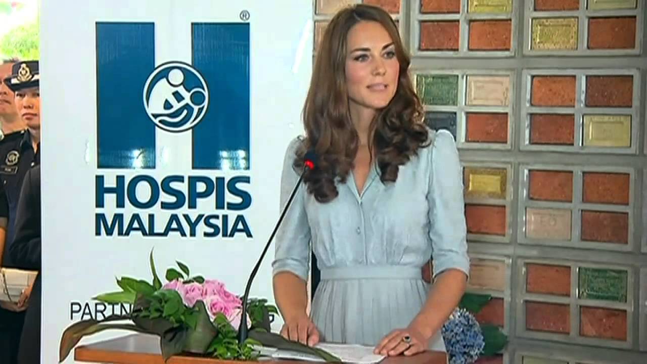 Duchess of Cambridge gives first speech on foreign soil - YouTube