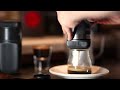 Портативна еспресо-кавоварка Wacaco Nanopresso блакитна з чохлом, механічна, для меленої кави