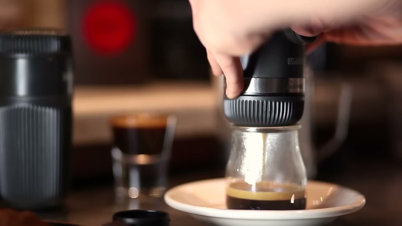 Портативна еспресо-кавоварка Wacaco Nanopresso блакитна з чохлом, механічна, для меленої кави