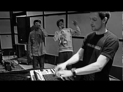 Manos Mg Musik (MPC), Data Scales, Smiley Smuggler Freestyle in the Resident studio
