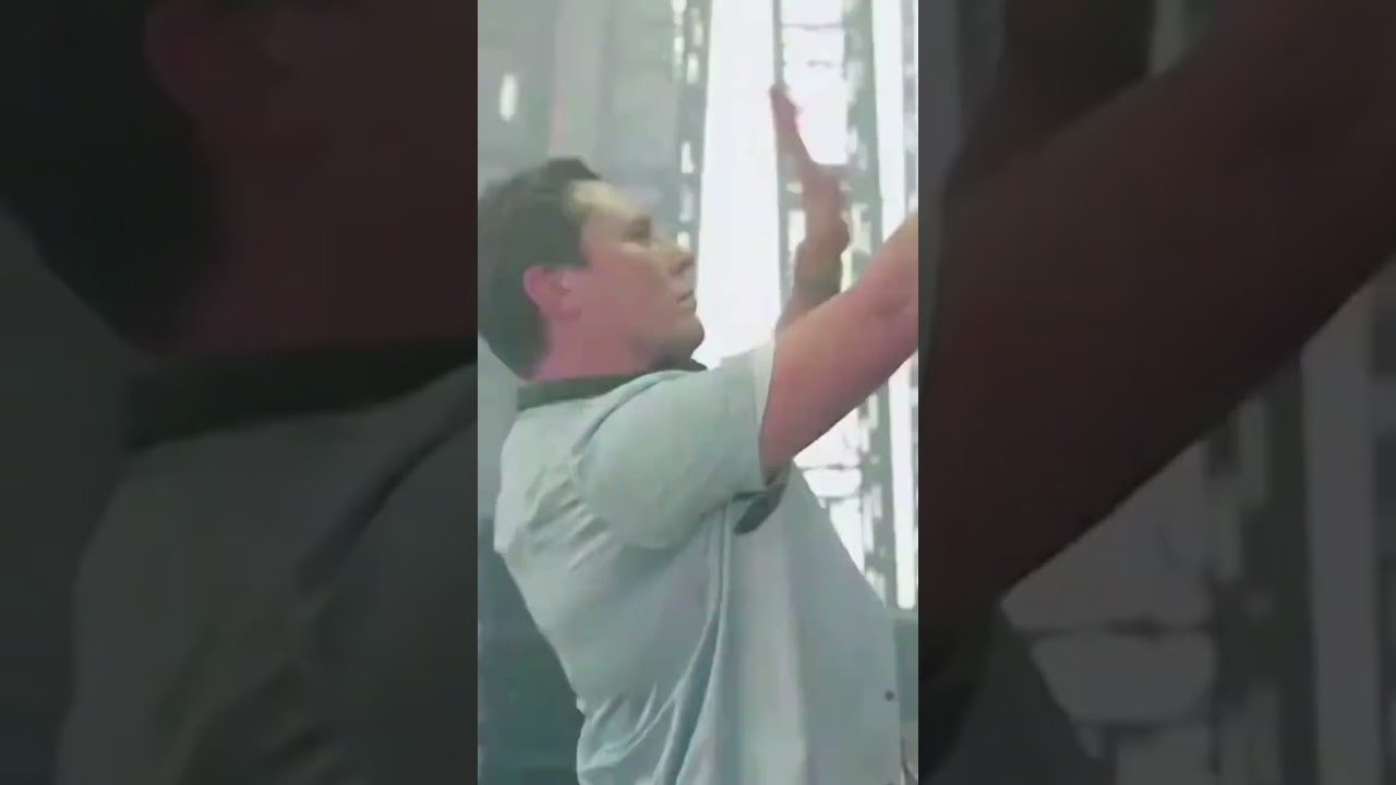 Tiesto playing DRUM & BASS?!