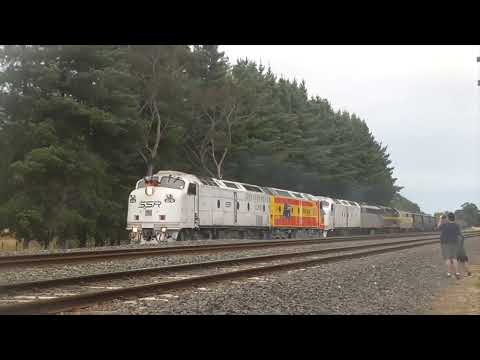 SSR 5MC5 with CLP12 CLP9 CLF3 S311 C501 GM27 at Wallan loop and railway Crossing