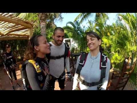 el salto en paracaidas de gloria aponte con su hija ana!!