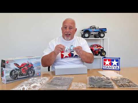 Slide 3 - Ducati Superleggera V4 with Racing Kit (video)